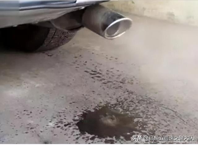 排气管天天出水是什么情况(倒车时排气管出水)