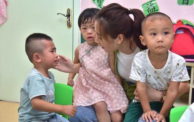 为啥孩子不愿在幼儿园如厕？娃可能说不明白，但家长要清楚