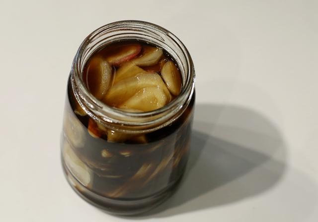 常吃“醋泡姜”能治病？经常吃醋泡生姜的人，后来都怎么样了？