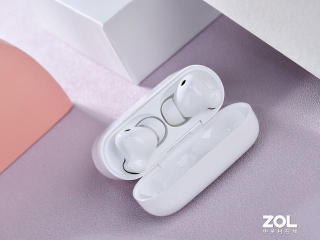 荣耀亲选earbuds x2真无线蓝牙耳机,耳机盒采用扁平设计