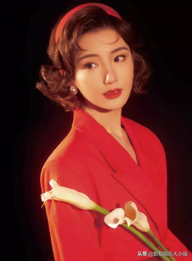 毛晓彤晒乔三丽结婚照，太漂亮了