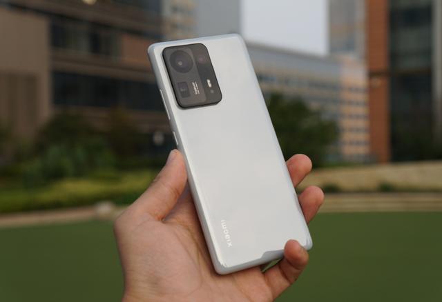 品牌重要性：同是屏下技術的應用，中興和小米的新機熱度差異好大