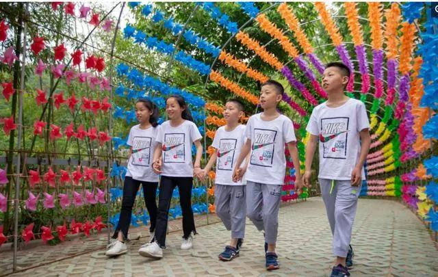 累人的五胞胎，开心的父母