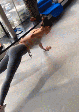 性感美女的hGIF图片：我缺的不是游戏，是这样的女朋友！
