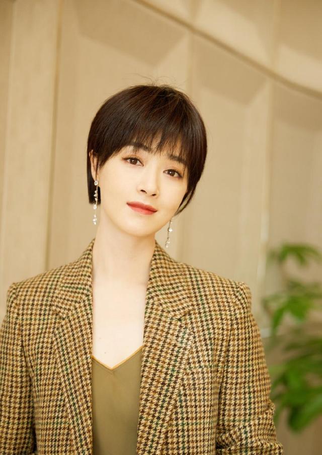 女人脸上有泪沟面相图片(泪沟在面相上怎么解释)