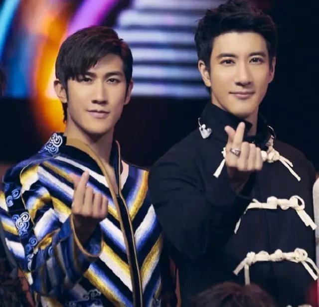 蒲巴甲和王力宏(蒲巴甲和王力宏合影)-天晟网