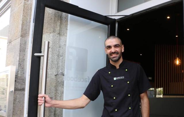 法国孕妈在披萨店生娃，耗时4分钟！老板：娃的披萨终生免费