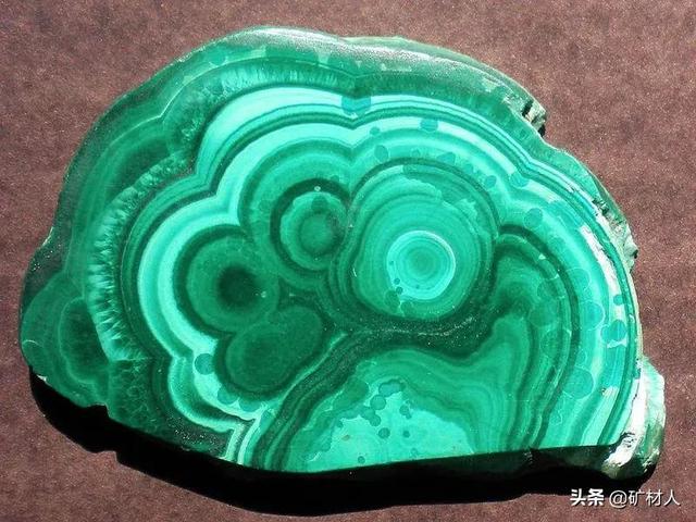 孔雀石的主要成分 孔雀石的主要成分（孔雀石的主要成分是碱式碳酸铜另外还有少量的） 生活
