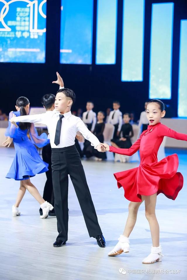 帝都跳舞视频（帝都跳舞视频教学）