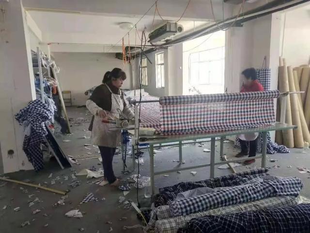 江南西涂鸦楼灵异事件:我们坐飞机转火车转老头乐，看到了真实的曹县