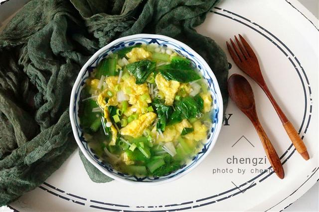 秋天干燥易上火，多给家人煮这汤喝，清爽含钙高，应季而食好度秋