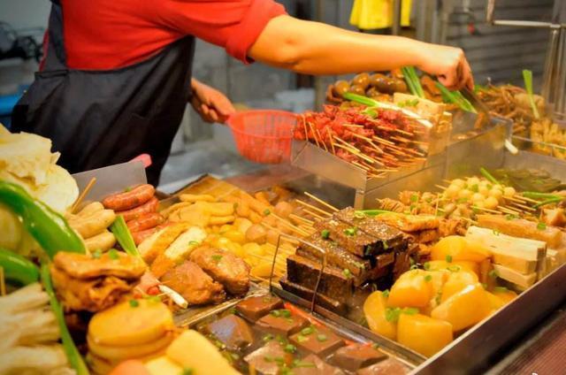 但是竞争却非常激烈,今天小编跟大家介绍几种比较火爆的街头小吃,几乎