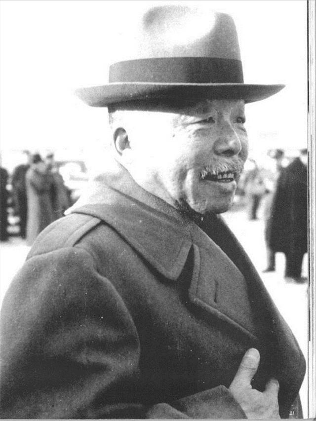 张灵甫身亡，蒋介石将汤恩伯打得满头血，并在他死后说：死了也好