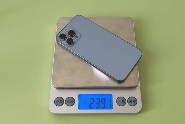 138g的5G手机，真的存在吗？重量轻能给手机加分吗？