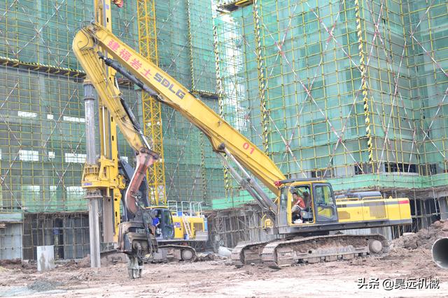 陕西水泥路面多锤头破碎机出租_同仁水泥路面破碎机