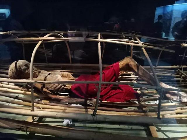 清朝第一美女干尸景区在哪里，初入吐鲁番，满是惊喜：博物馆的那些干尸美人们