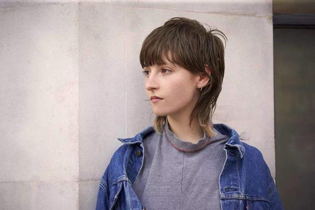 鲻鱼头发型女生,日系鲻鱼头发型女初中生可扎(今年夏天什么发型最流行