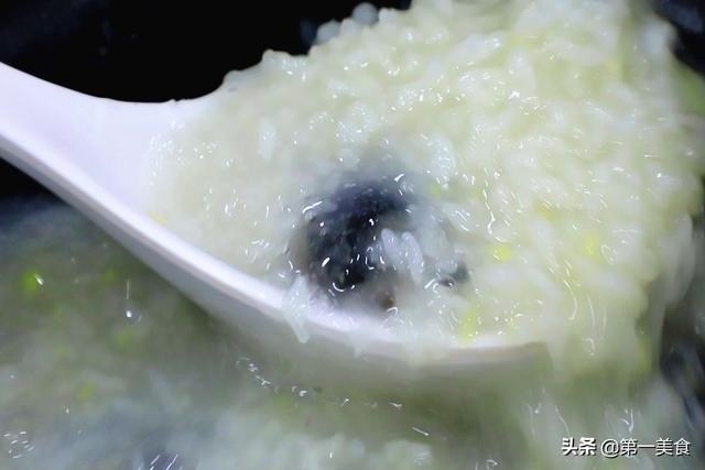 皮蛋瘦肉粥的做法