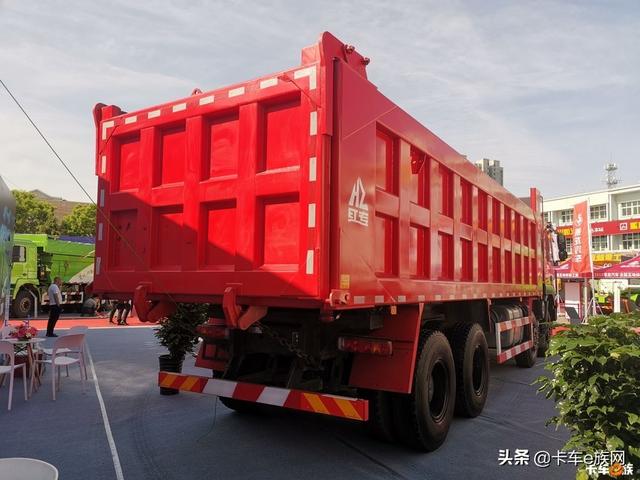 上汽红岩工程机械展