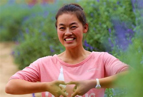 河南无腿女孩王娟：6岁失去双腿，靠单手走进大学，如今怎么样了