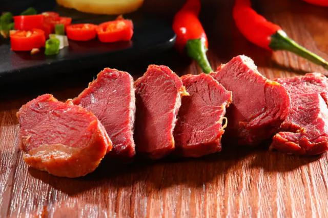 牛肉吃多了会致癌？医生提醒：真正要少吃的是这3种肉