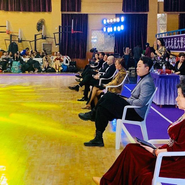 形容喜欢跳舞的句子（描写跳舞舞姿优美的句子）