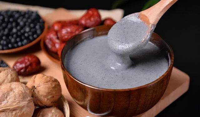 湖南一女子为淡斑长期吃“黑米”，半年后，身体怎么样了？