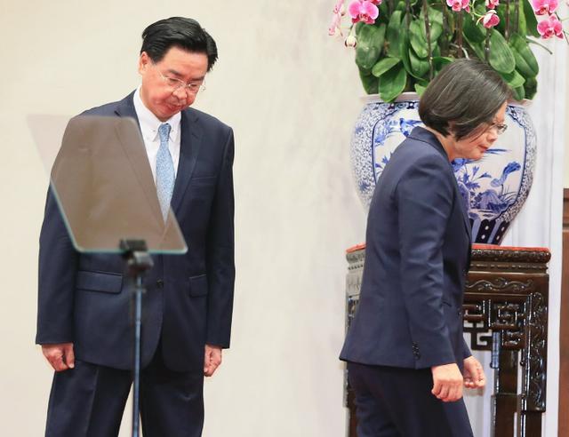 起底吴钊燮背后的台独家族，祖国统一之后，首先要把他们连根拔起