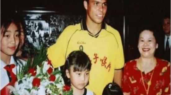 金嗓子退市：一个广西糖果厂，如何套路巨星罗纳尔多代言？