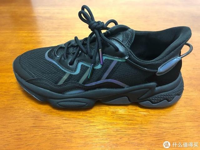 阿迪什么鞋子百搭（通勤出街穿什么）(7)