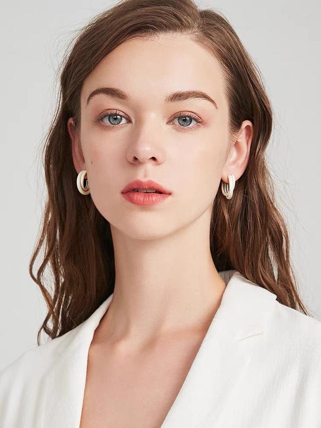 饰品与饰物怎么搭配（不同风格、脸型如何选饰品）