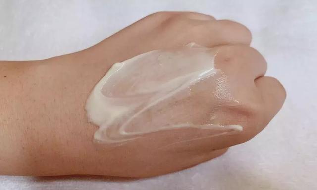 身体乳是挤在手上吗