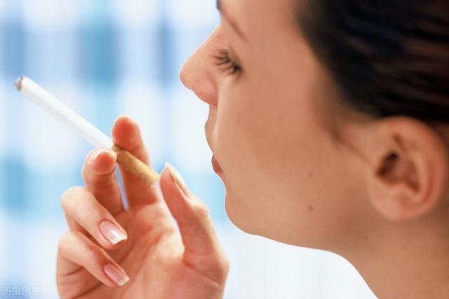 骨科专家：多吃这2种食物，改掉2种恶习，永葆骨骼年轻态