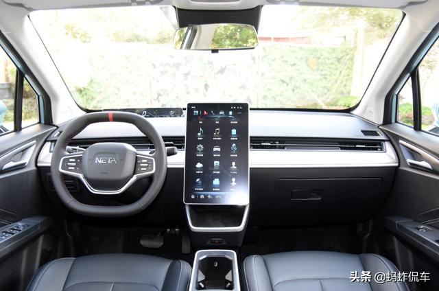 “平民版”纯电动SUV哪吒V！一年卖出35194台，关键才5.99万起