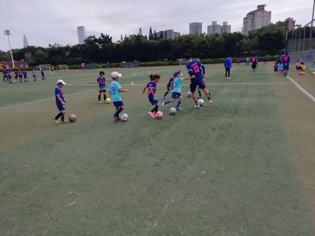 日本娃，在俺们的土地上锻炼身体