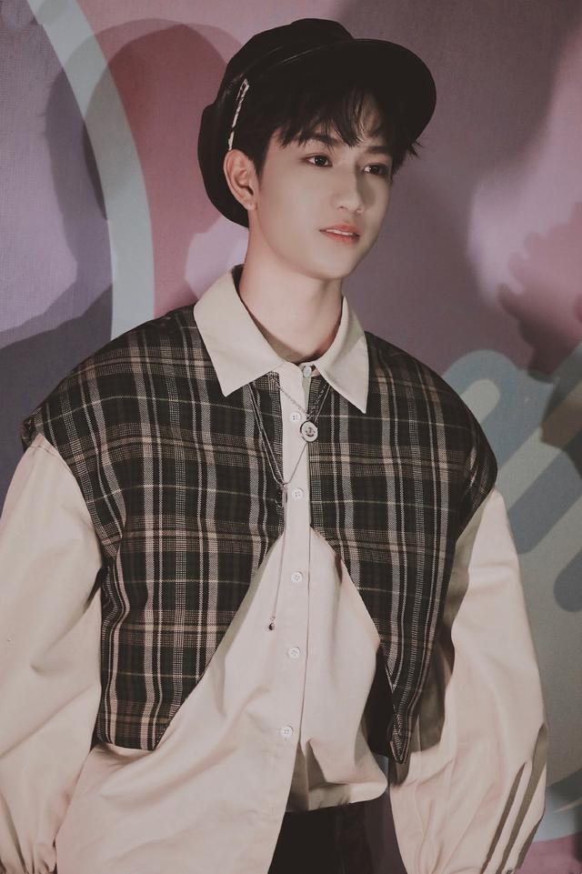 00后的神仙颜值男生照片微信号(12岁00后的神仙颜值男生)