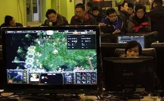 一代经典《魔兽争霸》，居然被糟蹋成充钱就能变强的页游平台