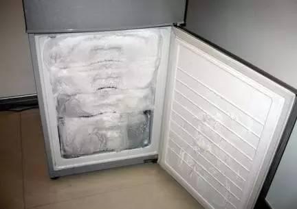 冰箱冷冻结冰严重如何解决（大厨教你一招冻冰很快就能解决了）(3)