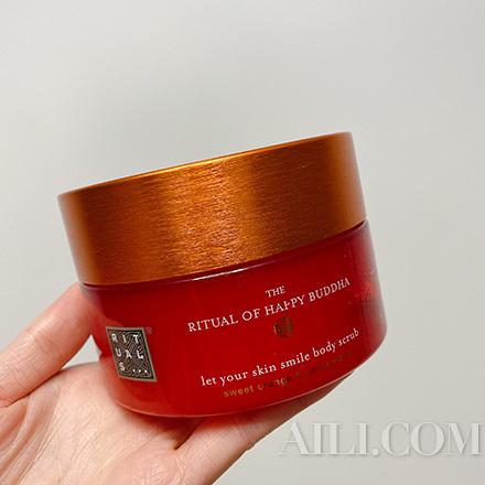 胳膊肘上起了一片一片的像鸡皮疙瘩