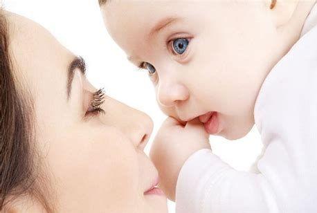 前奶解渴，后奶管饱，宝宝多久能吃到后奶？3个技巧帮宝宝吃后奶