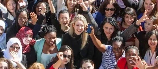 美女为创业名校退学，编故事骗600亿投资，被揭穿后下场如何？