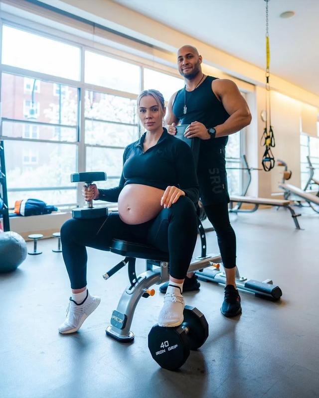 健身网红怀孕8个月深蹲280斤！却被网友狂喷：健身健到没脑子？