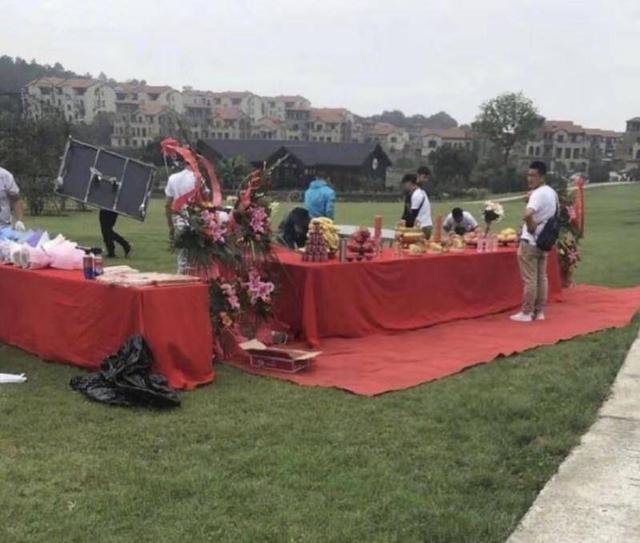 杨超越的初吻献给了谁（杨超越综艺节目恋爱）