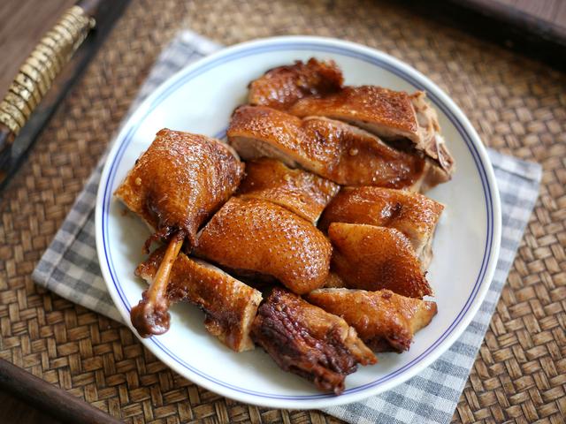 【卤鸭】本来卤鸭本人在教做也并不难,即是有点费功夫,然而好吃的货色