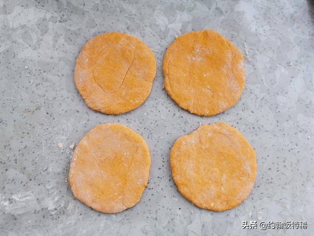柿子饼表面糖霜怎么做（好吃的黄桂柿子饼）(9)