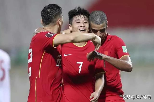 差点翻车，国足补时绝杀，中国3-2越南
