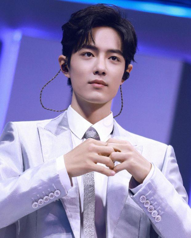 李沁吻戏狼殿下(狼殿下李沁献舞王大陆吻戏)_1