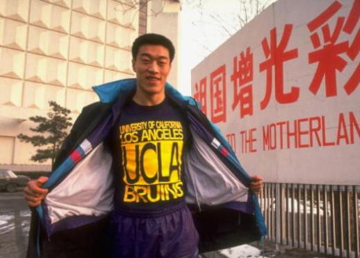 马健是中国nba第一人（他是中国最早进入NBA球员，开创了中美篮球文化，因不满邓肯走红）