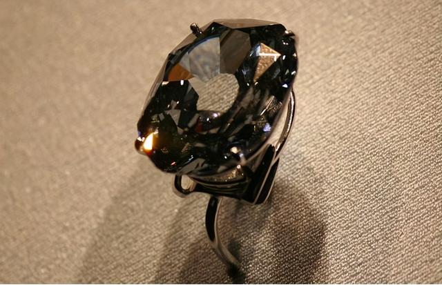 钻石图片大全唯美图片(世界上最贵的7枚钻石戒指，你知道几枚？)(图8)