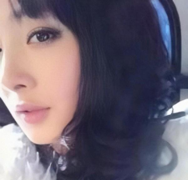 杨幂的图片头像 可爱图片(2022年跨年杨幂的头像)